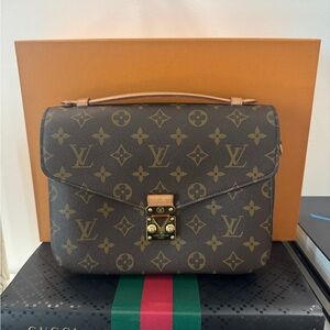 Louis Vuitton Monogram Pochette Metis